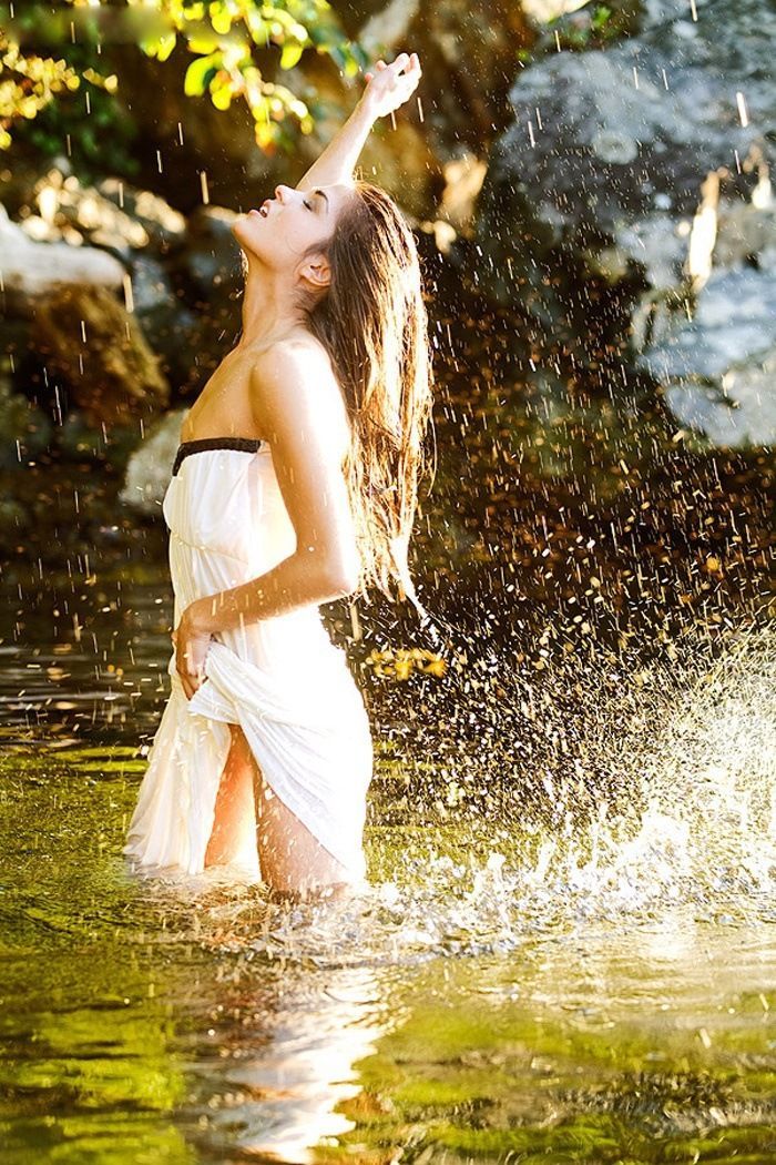 Marie Avgeropoulos in Curitiba