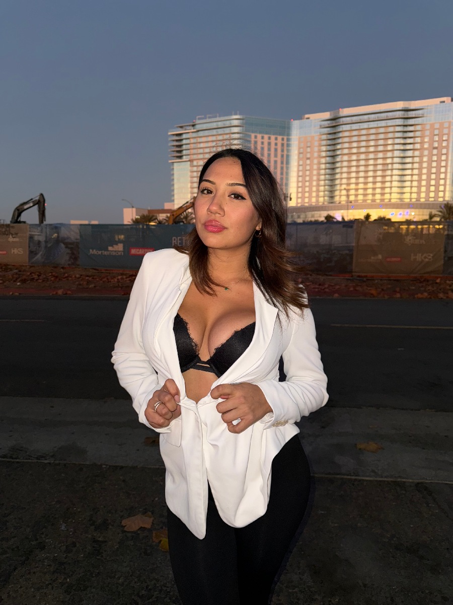 Take a pause and enjoy Ali Cruz — streaming from Curitiba