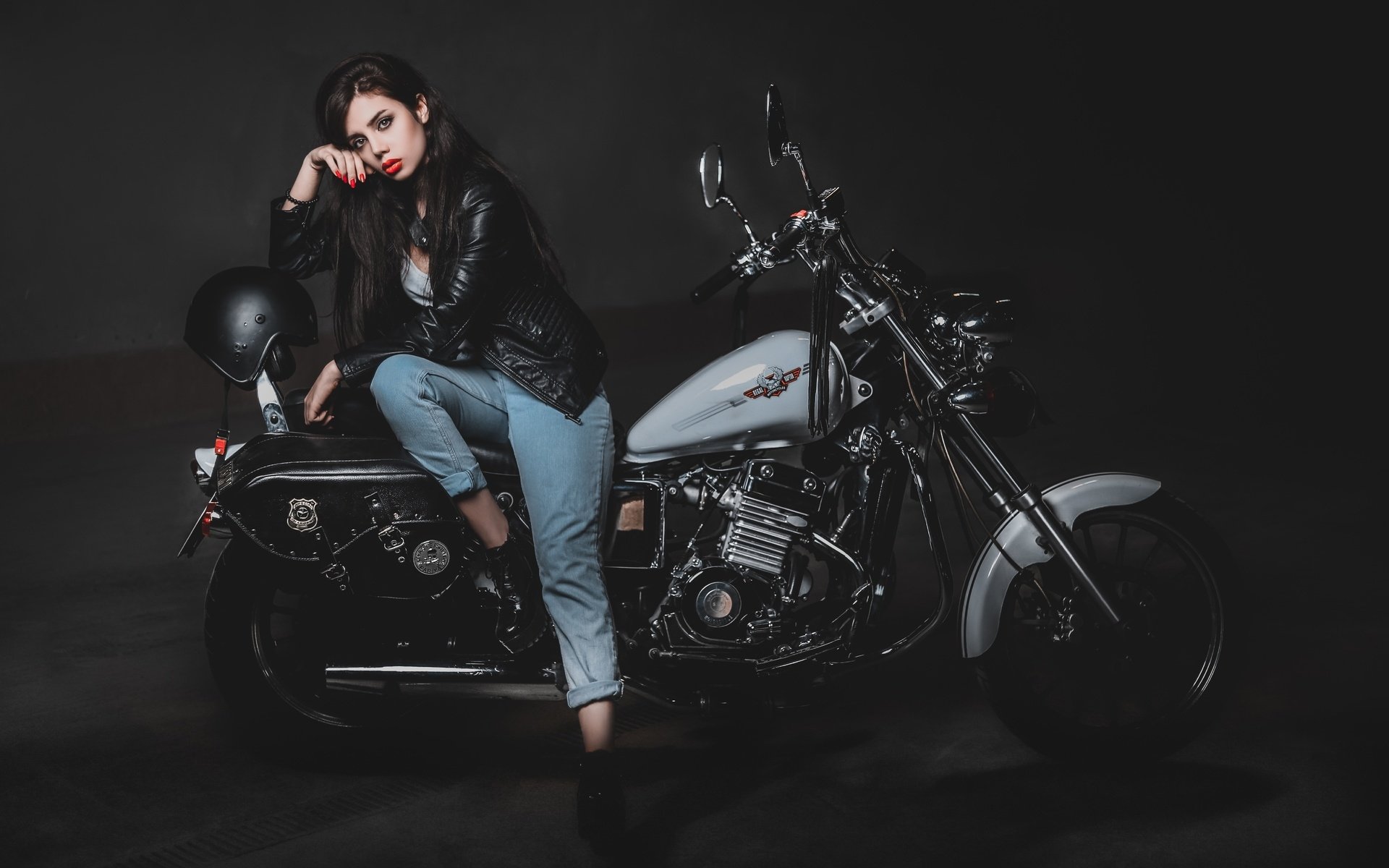 Biker girls: style and drive in Curitiba