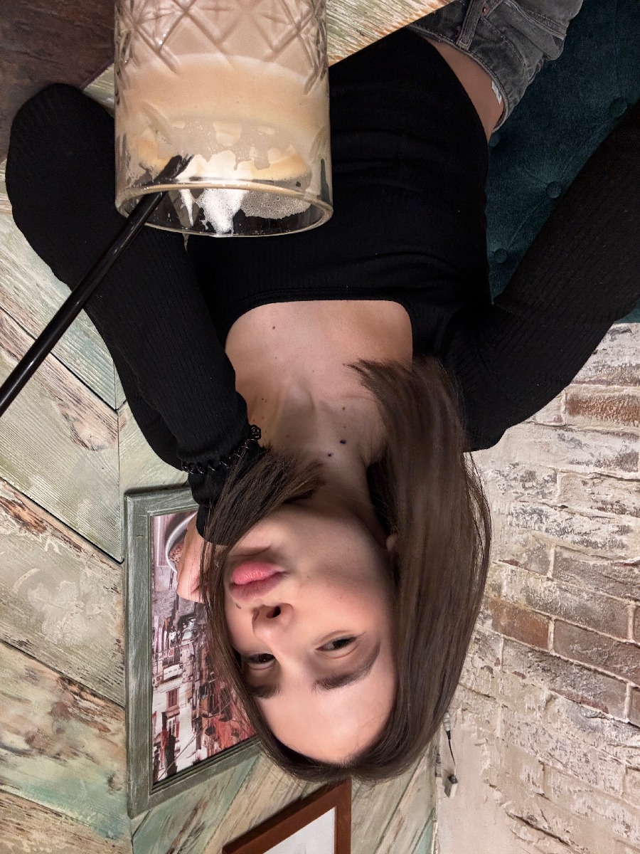 Fresh photos, fresh mood — Tina online in Curitiba